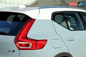 Подчеркивают атлетическую форму кормы авто